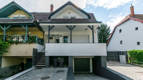 33826 In Keszthely wartet dieses vollständig renovierte, moderne Haus auf seinen neuen Eigentümer. Jedes Detail wurde sorgfältig und hochwertig gestaltet.